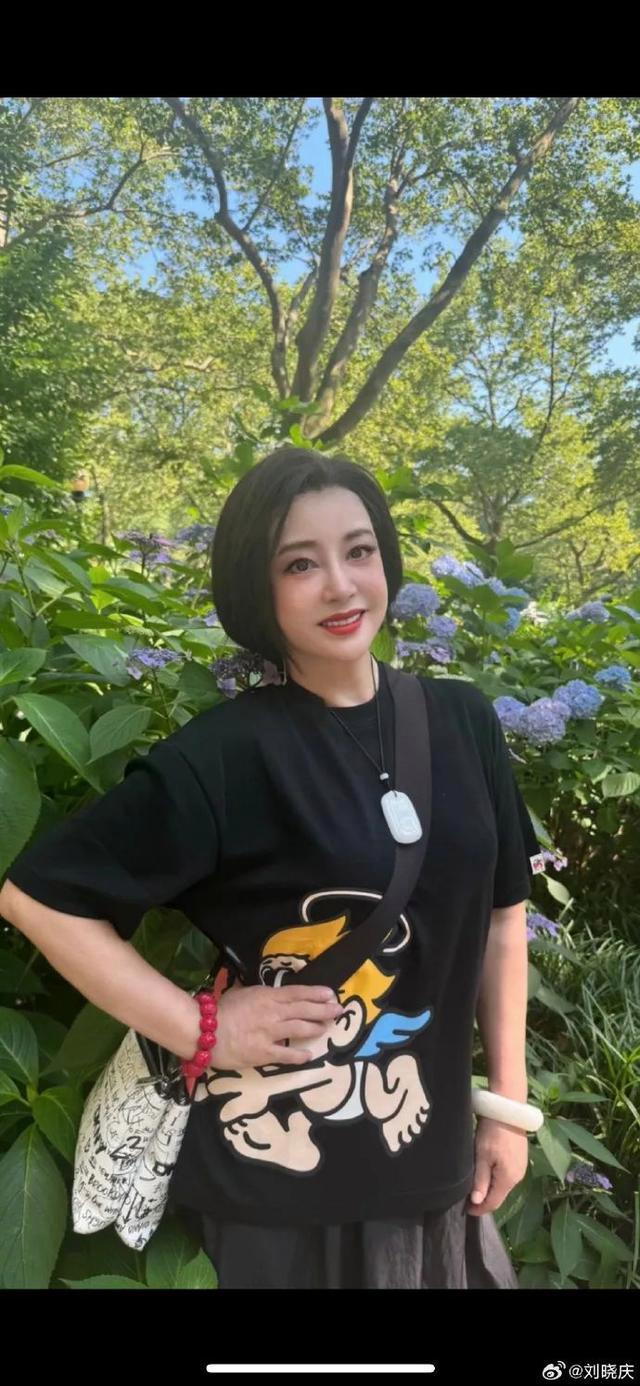 刘晓庆本人晒照辟谣去世传闻 再度幽默回应